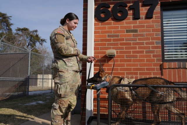 Department of Defense Staff visit 2d MWD Detachment