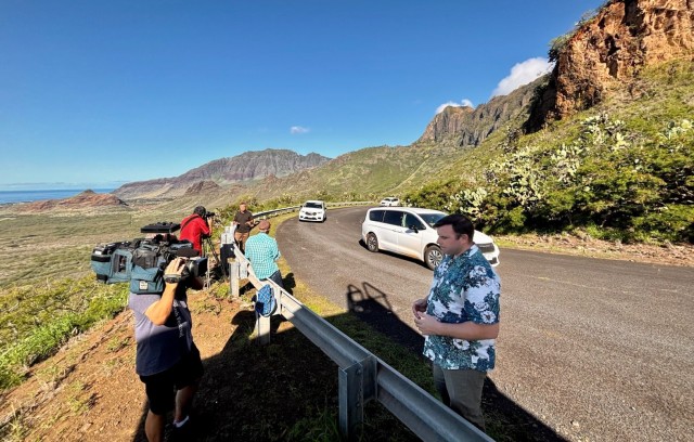 Reporters from broadcast networks across Oahu watch vehicles transit Kolekole Pass during Full-Scale Exercise Fortress Shield ‘25 Feb. 5. During the exercise, U.S. Army Garrison Hawaii, with joint partners from Joint Base Pearl Harbor-Hickam, City and County of Honolulu Department of Emergency Management, State of Hawaii Emergency Management Agency and Hawaii Department of Transportation, simulated a crisis situation on the west side of Oahu and the evacuation of motorists through Kolekole Pass. 