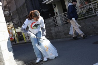 Camp Zama volunteers help beautify area near local train station