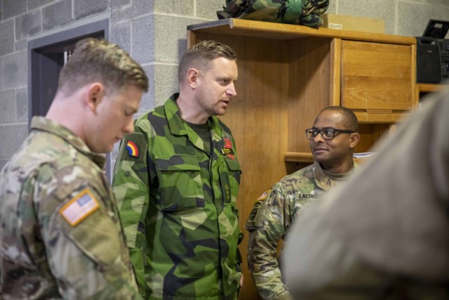 FORT INDIANTOWN GAP, Pa. – Swedish Army Lt. Col. Jesper Sparre speaks with U.S. Army Soldiers from the New York National Guard’s 42nd Infantry Division during the division’s Warfighter 25-3 exercise at Fort Indiantown Gap, Pa., Feb. 1, 2025. Sweden is the New York National Guard’s newest partner through the National Guard State Partnership Program, which provides for military-to-military engagements supporting defense security goals while enhancing relationships and capabilities with allies and international partners. 