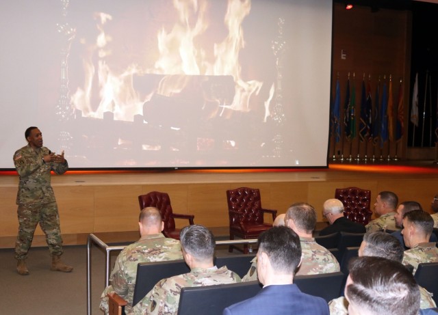 Soldier speaks to a group of Army leaders