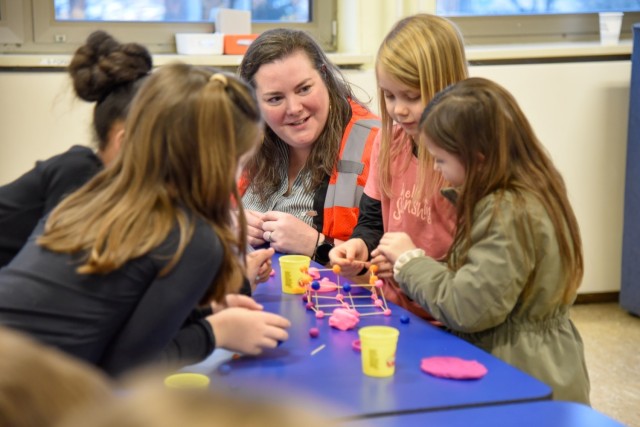 Army engineers partner with DoDEA to inspire future engineers at Aukamm Elementary School