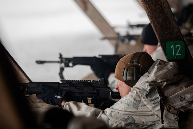 10th Mountain, 11th Airborne Division Soldiers Train on the Finnish RK 62 Assault Rifle