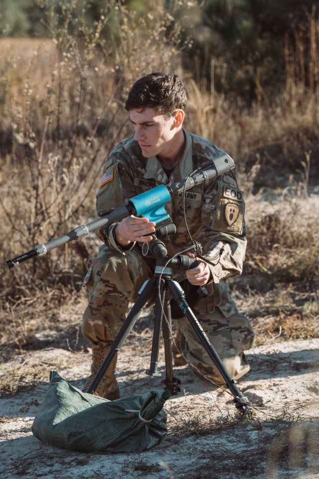 Army, Air Force Explosive Ordnance Disposal technicians train to defeat ...