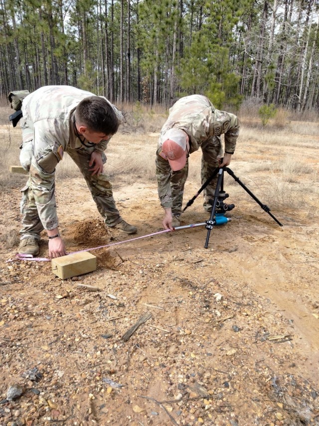 Army, Air Force Explosive Ordnance Disposal technicians train to defeat ...