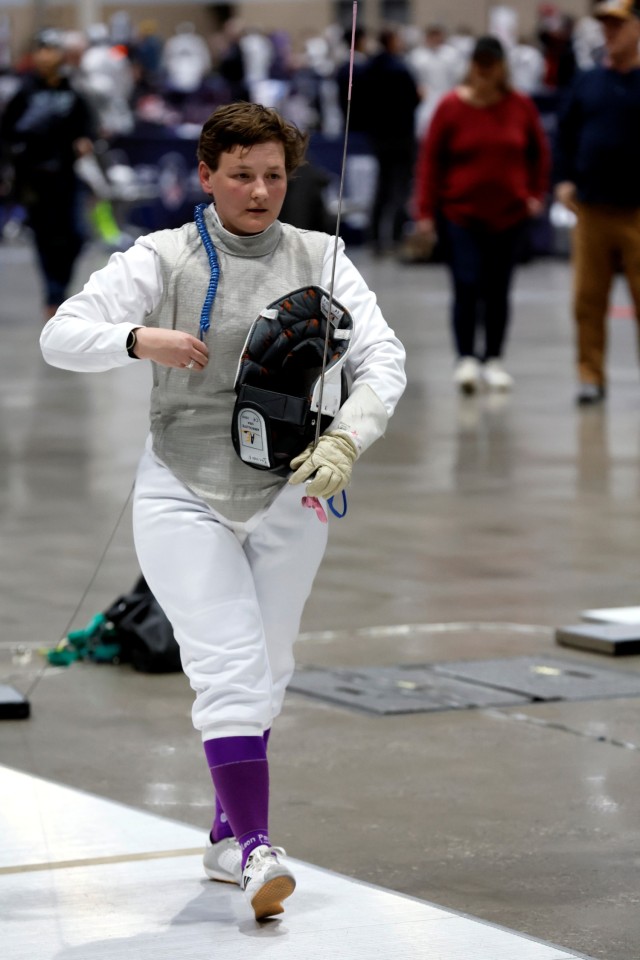 En garde! Soldier applies critical thinking, discipline to fencing