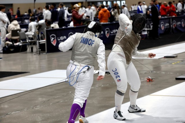 En garde! Soldier applies fencing skills to Army career