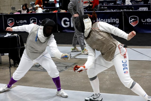 En garde! Soldier applies fencing skills to Army career
