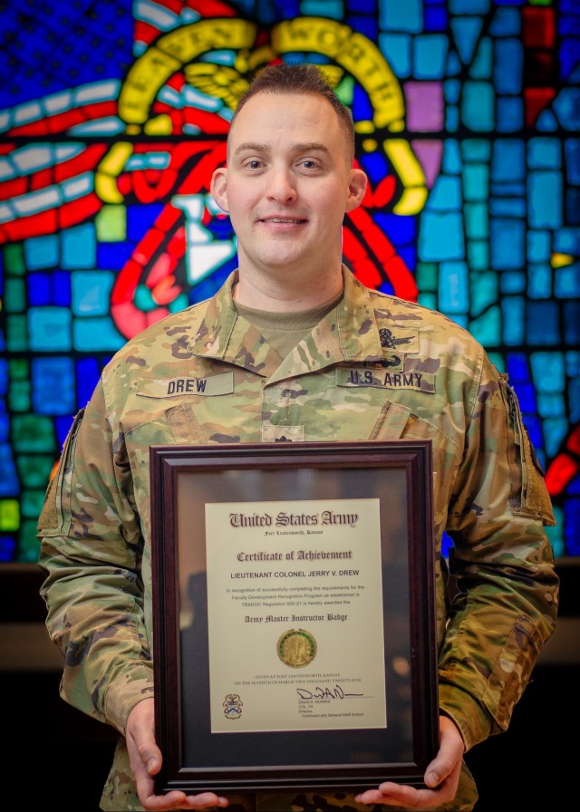 Lt. Col. Jerry Drew first Command and General Staff College Instructor to receive Master Army Instructor Badge