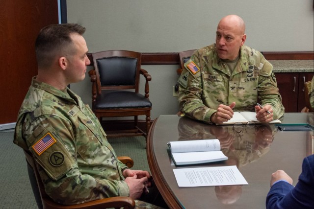 Command and General Staff School Instructor first to receive Master Army Instructor Badge