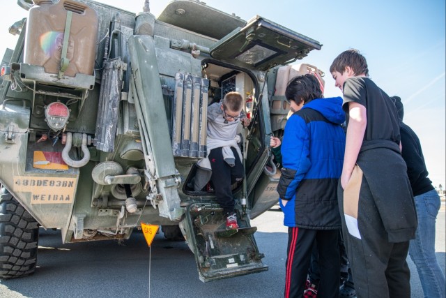 Fort Drum Soldiers Engage North Country Students in STEM at STARBASE