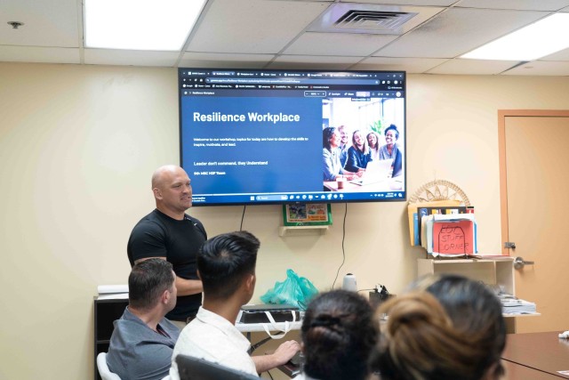 Sgt. 1st Class Benjamin Morris, H2F-Integrator, teaches a class on building resilience to 9th MSC Soldiers.
