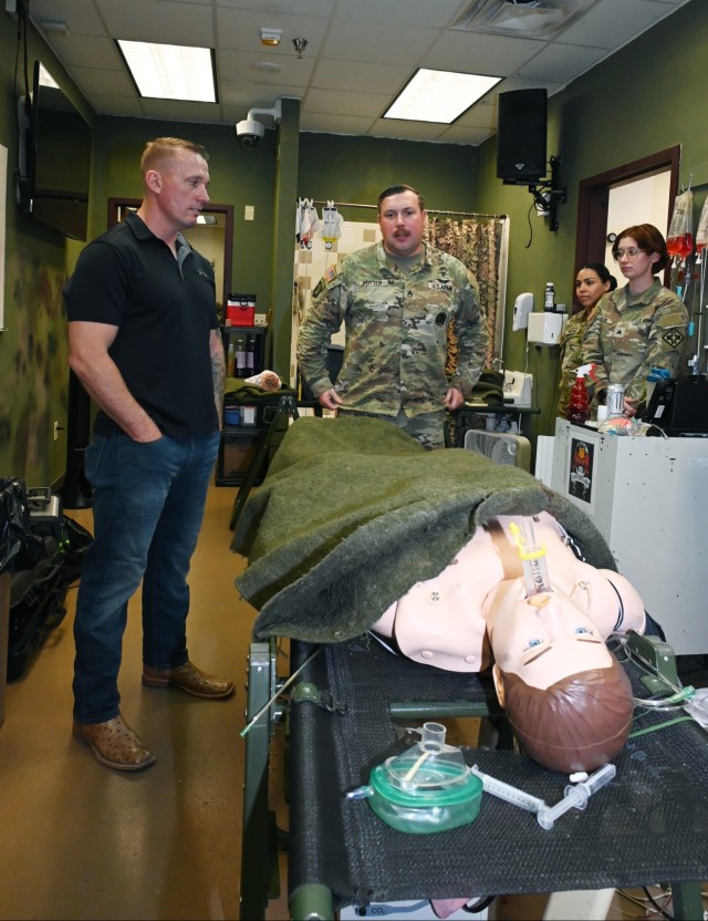 Medal of Honor recipient provides lessons on leadership at MEDCoE
