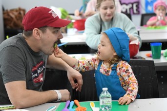 Fort Drum families explore nutritious recipes with Family Advocacy Program educators