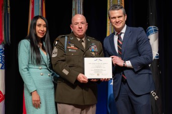 Retired Soldier's valor recognized with Distinguished Service Cross
