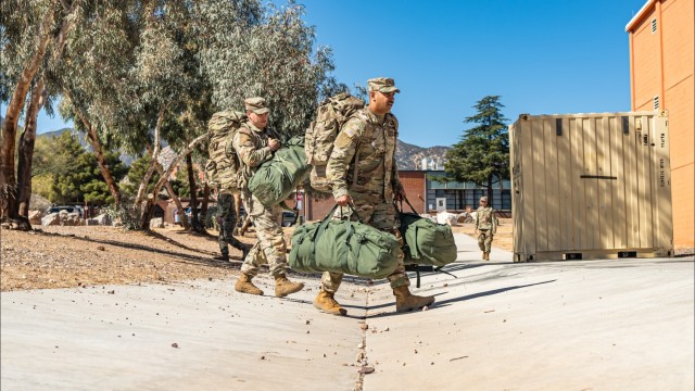 HHC CO 2nd Stryker Brigade arrive at Ft. Huachuca