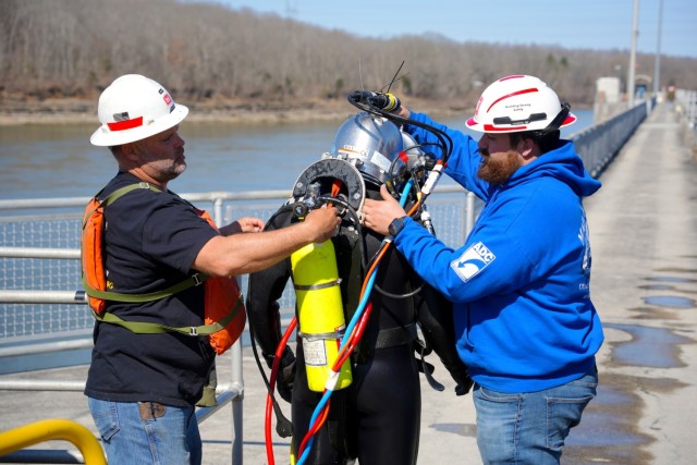 Ongoing maintenance at Cheatham Lock aims to improve navigation safety
