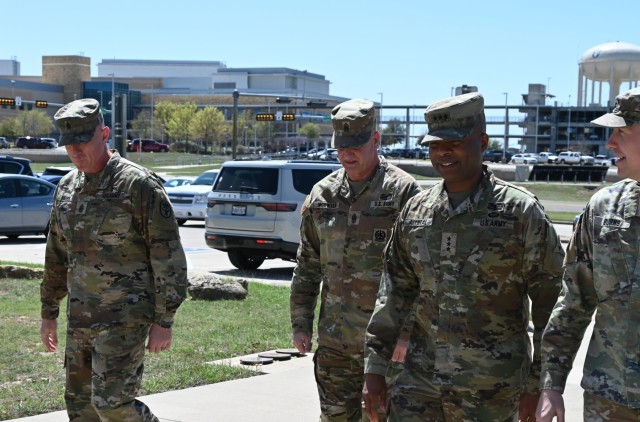 III Armored Corps commander visits Fort Cavazos SRU