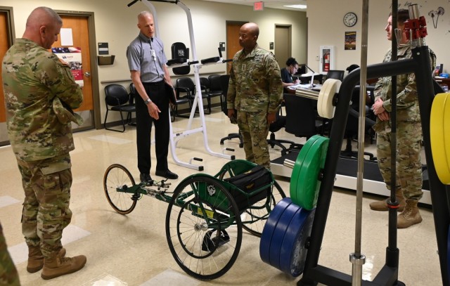 III Armored Corps commander visits Fort Cavazos SRU