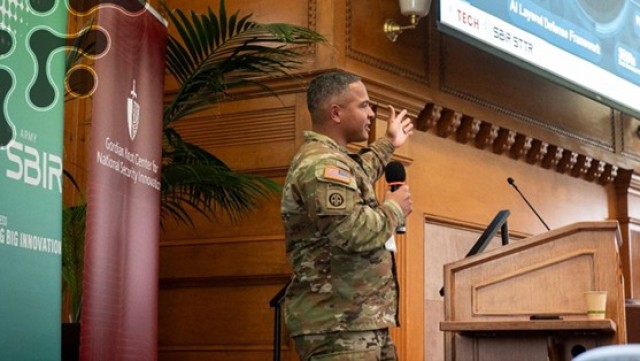 (Maj. Nefjoveny Rosa, PEO IEWS, discusses Project Linchpin, the Army’s first AI-Focused Program of Record 
during the demand signal briefings.)