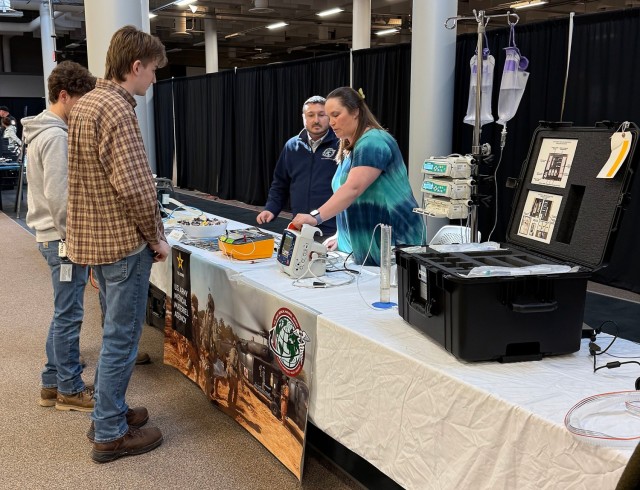 Demonstrating the use of a medical device