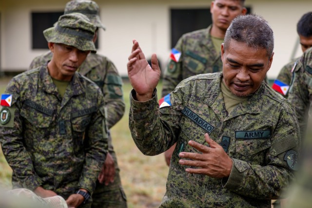 Soldiers with the Philippine Army 5th and 7th Infantry Division and U.S. Army Soldiers of the Cross-Domain Effects Company, 1st Battalion, 21st Infantry Regiment (Task Force Gimlet), 25th Infantry Division, participated in a subject matter expert...