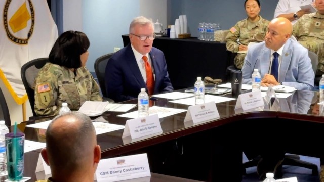 Maj. Gen. Wallace visits Fort Buchanan