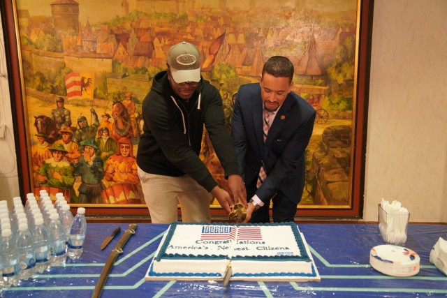 The ceremony concluded with the youngest participant, Dave Pierrelouis from Haiti, cutting the cake with Key.
