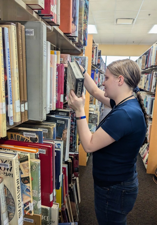 Maribel Sikes organizes books at Fort Knox’s Barr Memorial Library, Fort Knox, Kentucky.