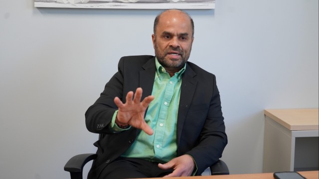 ORA’s Thakur, DHA R&D-MRDC’s 2024 Employee of the Year, Speeds Lifesaving Devices to Warfighters