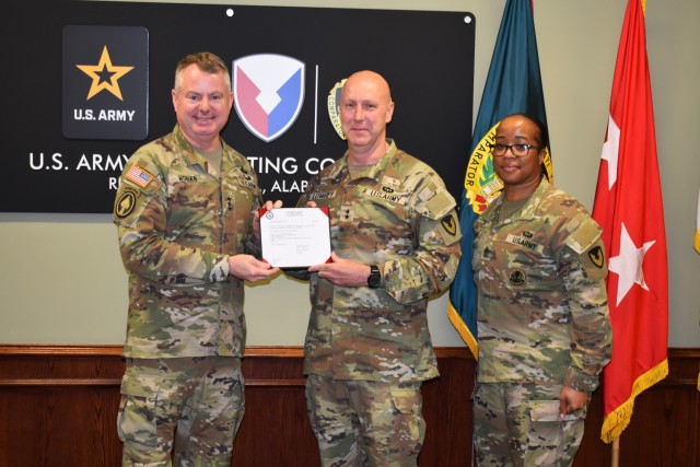 LTG Mohan, AMC commanding general, presented MG Doug Lowrey, ACC commanding general, with his qualifications for the Master Combat Badge at the ACC Commander&#39;s Conference on April 4, 2025.