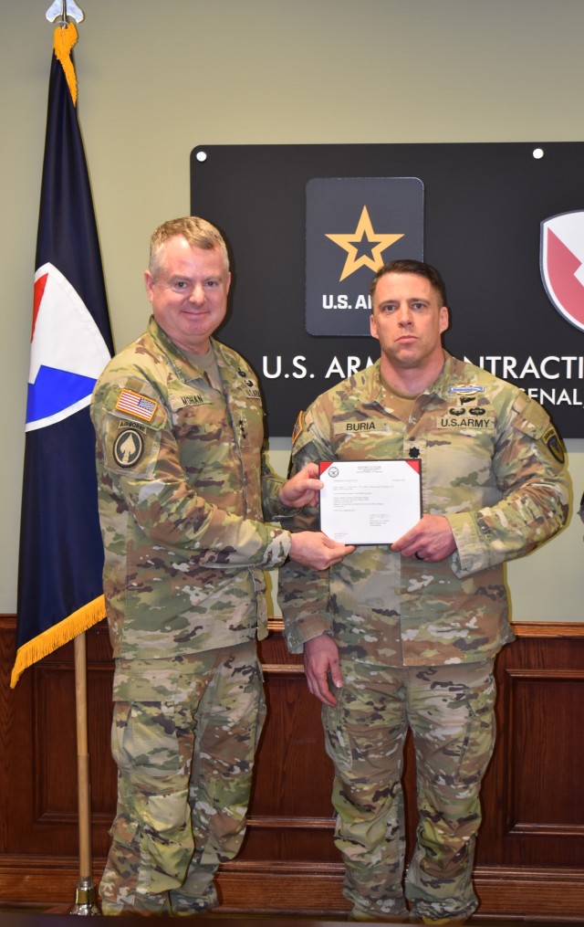LTG Mohan, AMC commanding general, presented LTC Lee Buria, 409th Contracting Support Brigade commander, with his qualifications for the Master Combat Badge at the ACC Commander&#39;s Conference on April 4, 2025.