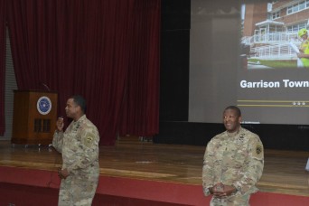 Commander thanks employees at Garrison Town Hall