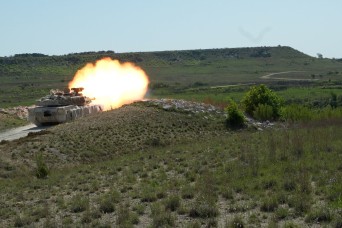 Soldiers train to win: 1st Cav Div hosts live-fire, media day