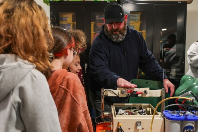 Students Practice Hands-on STEM learning at Fort Drum STARBASE