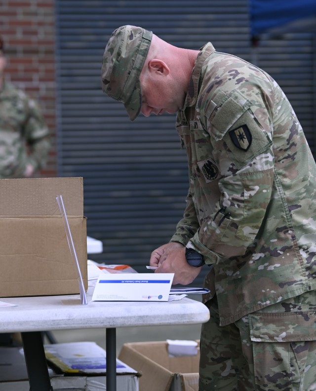 Soldiers from the Joint Special Operations Medical Training Center, under the U.S. Army John F. Kennedy Special Warfare Center and School, the Army&#39;s Special Operations Center of Excellence, facilitate a bone marrow screening to over 1,000...