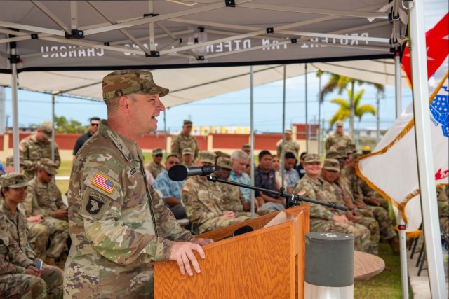 USARPAC Gen Clark presents the Alexander Hamilton Award to Team Binadu with Guam Army National Guard