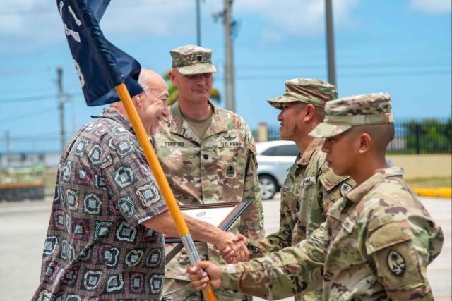 USARPAC Gen Clark presents the Alexander Hamilton Award to Team Binadu with Guam Army National Guard