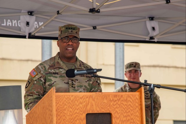 USARPAC Gen Clark presents the Alexander Hamilton Award to Team Binadu with Guam Army National Guard