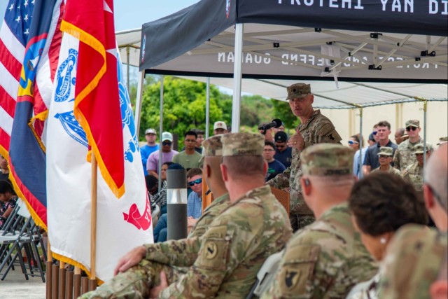 USARPAC Gen Clark presents the Alexander Hamilton Award to Team Binadu with Guam Army National Guard