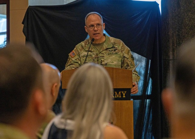 LaNeve relinquishes command of Eighth Army to take role at Pentagon