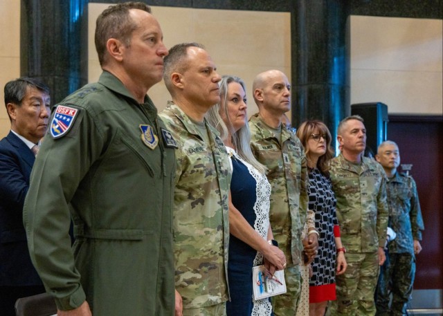 LaNeve relinquishes command of Eighth Army to take role at Pentagon