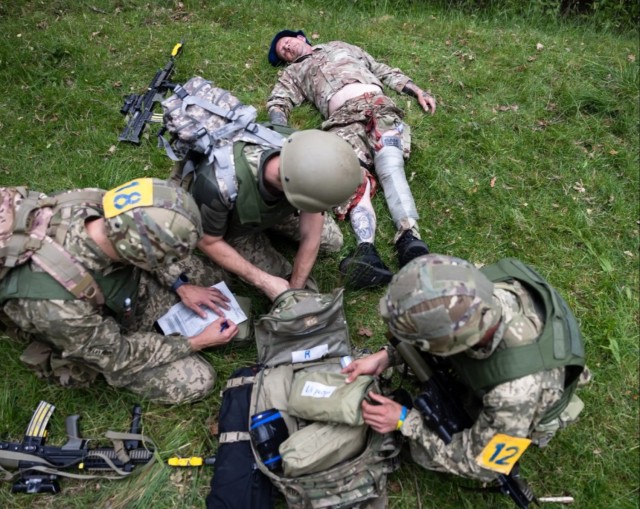 SPECIALIZED MEDICAL TRAINING GIVEN TO UKRAINIAN ARMED FORCES&#39; MEDICS