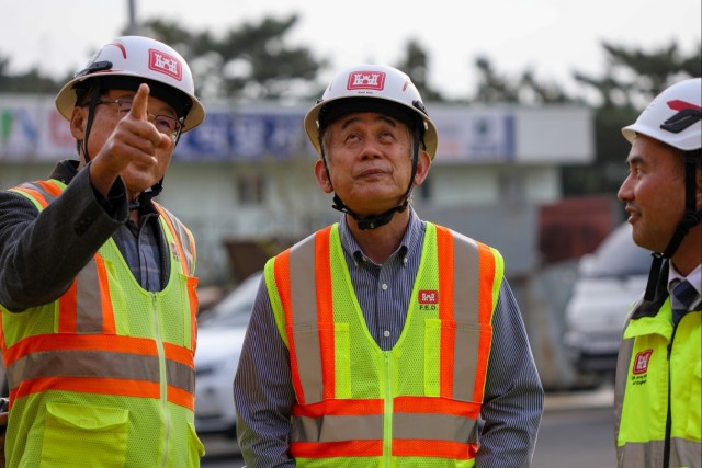 The Han Legacy: A World Traveler, The Wave Chaser and The Book Lover