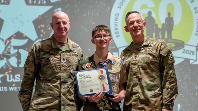 Ceremony honors Fort Carson volunteers