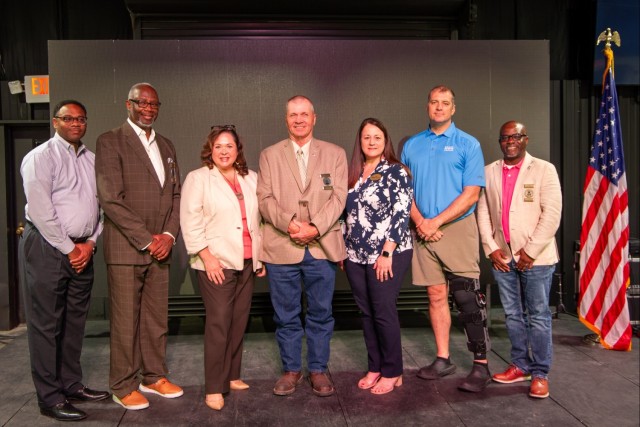Fort Stewart commander updates community, builds stronger ties