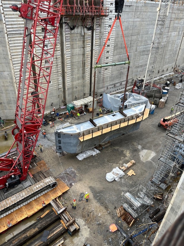 Miter gate installation begins at Chickamauga Lock
