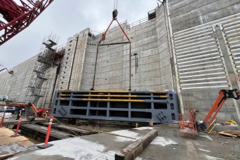 Miter gate installation begins at Chickamauga Lock