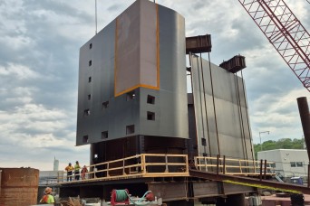 Chickamauga Lock approach wall receives second nose pier delivery