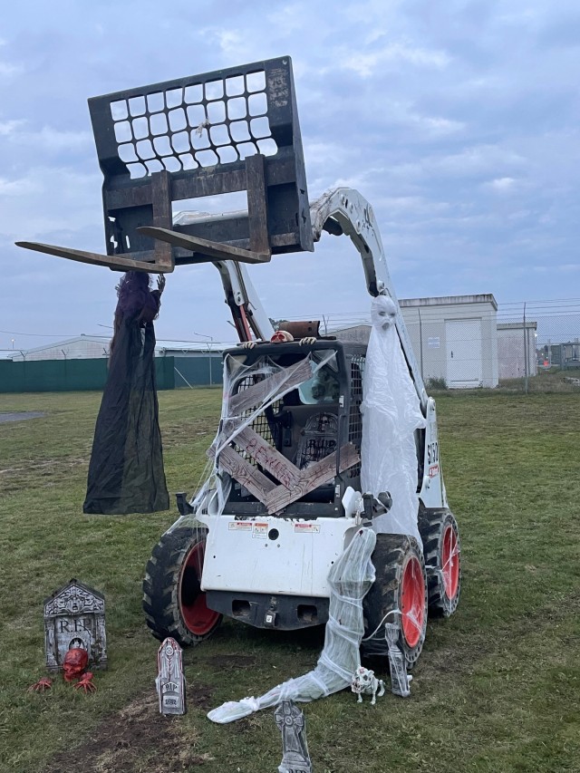Soldiers decorate equipment for Halloween